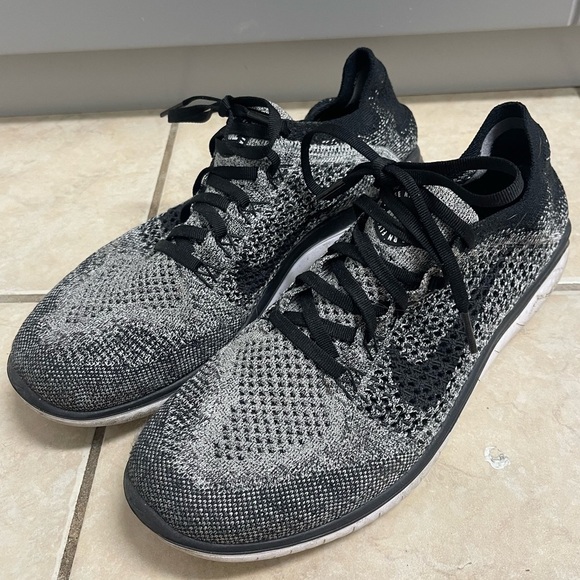 Nike free run flyknit running shoe black and white mesh women’s size 9.5 - Picture 1 of 7